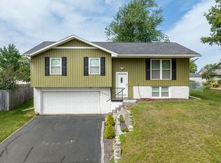 6507 Medford Ln NE, Cedar Rapids, IA 52402