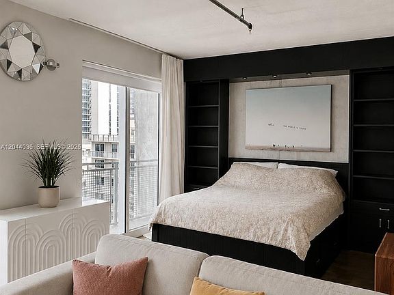 2nd image of 455 NE 25th St APT 806