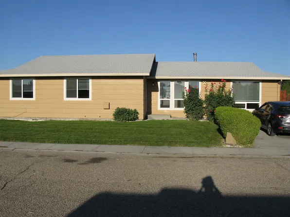 305 S 5th St W, Homedale, ID 83628
