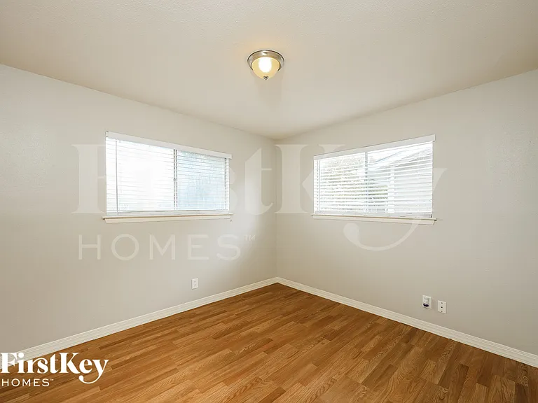 1802 Wilsons Creek St — Photo 13