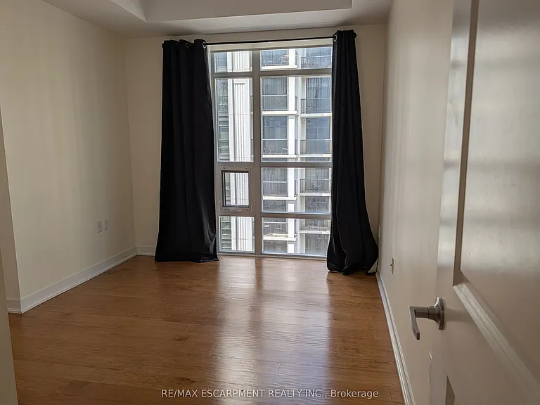 90 Charlton Ave W #702 — Photo 9