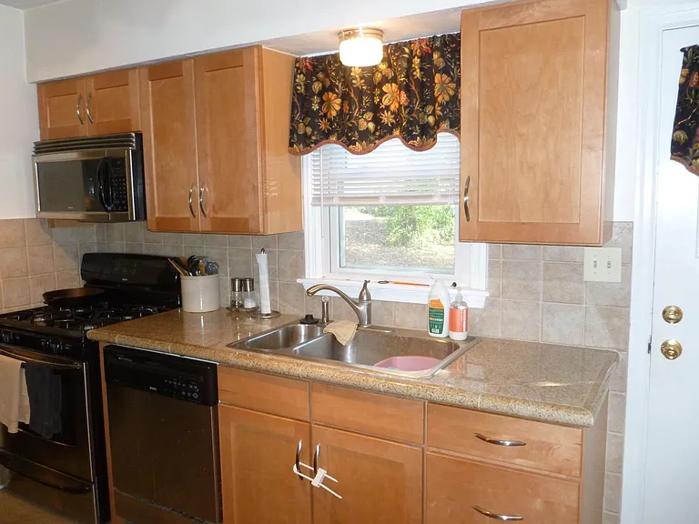 9334 Berry Ave — Photo 6