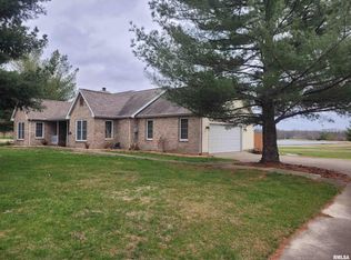 35 Country Club Rd, Mount Vernon, IL 62864