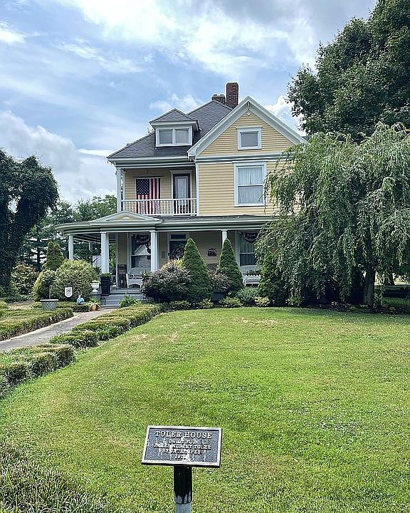 2nd image of 895 Pell St