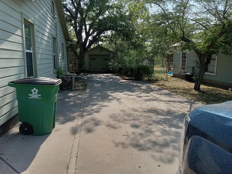 219 La Salle Dr — Photo 7