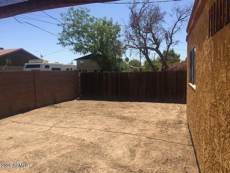 1233 E Henry St #B — Photo 11
