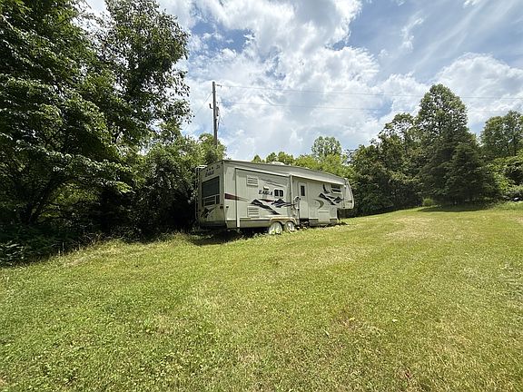 11th image of 131 Gibson Hollow Rd