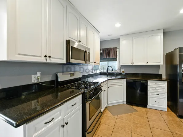 1427 W I St, Wilmington, CA 90744