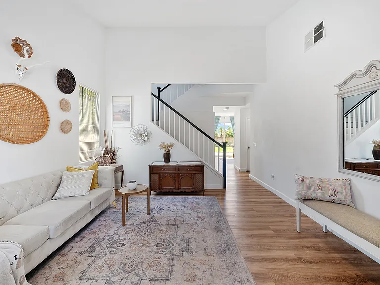 565 Alderbery Ln — Photo 13