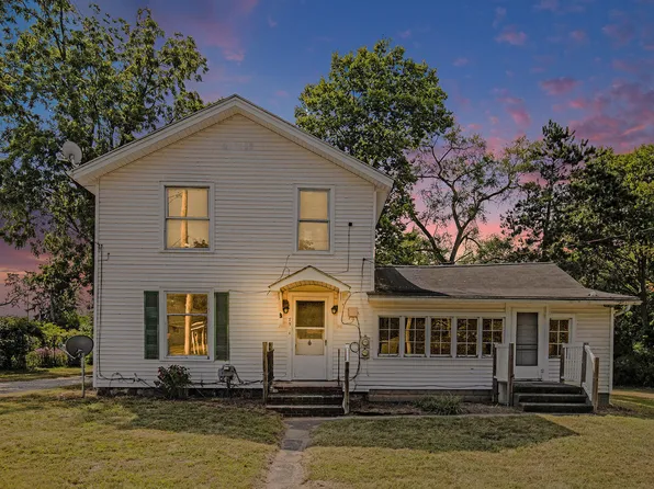 75 Parsonage St, Saranac, MI 48881