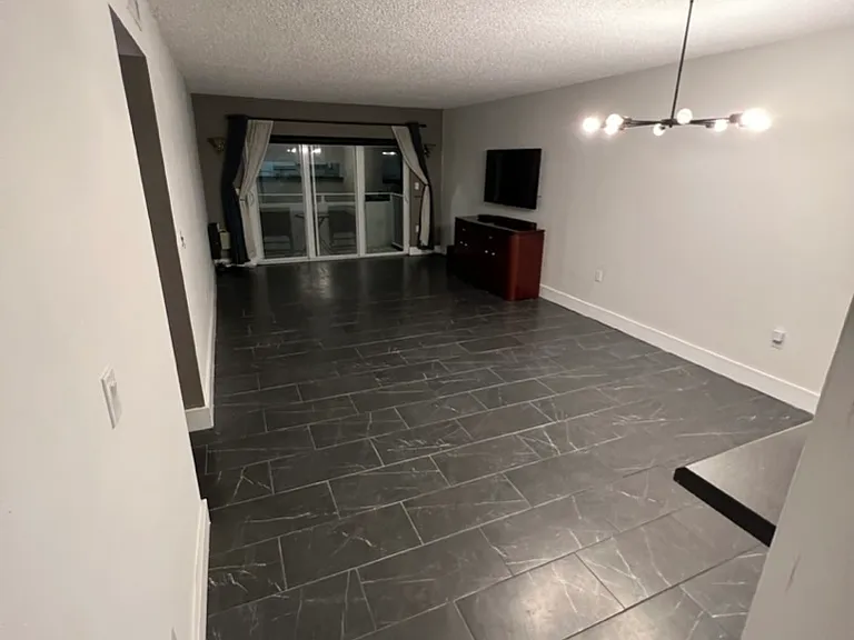 1235 Mariposa Ave #2 — Photo 2