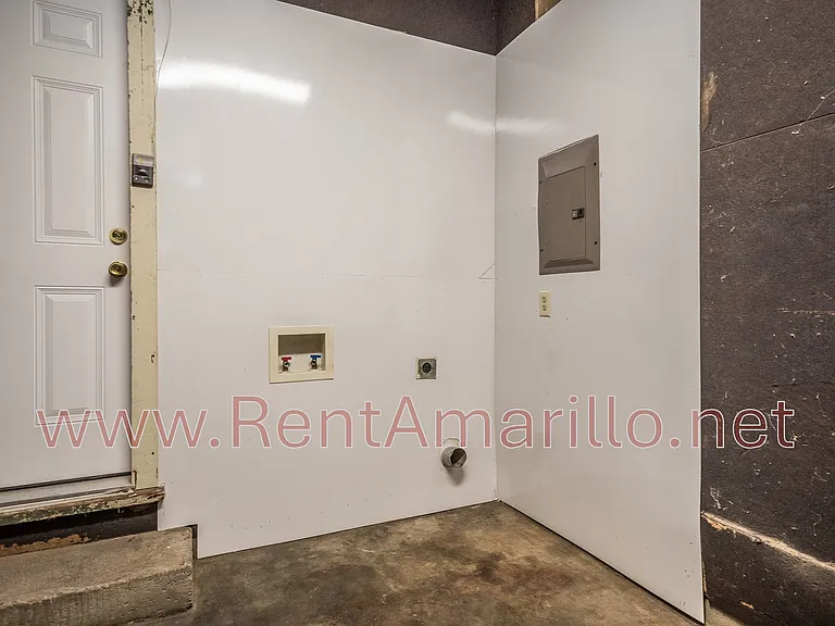 1613 Bowie St — Photo 9