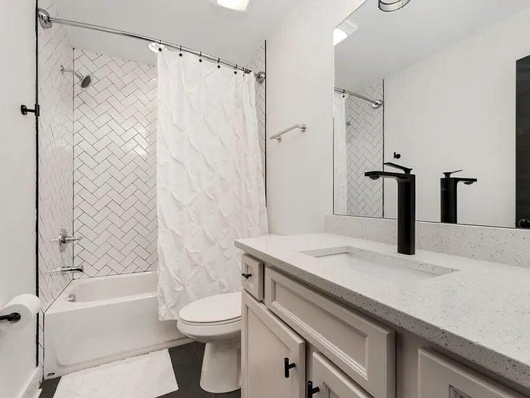 1813 Delta Ave — Photo 11