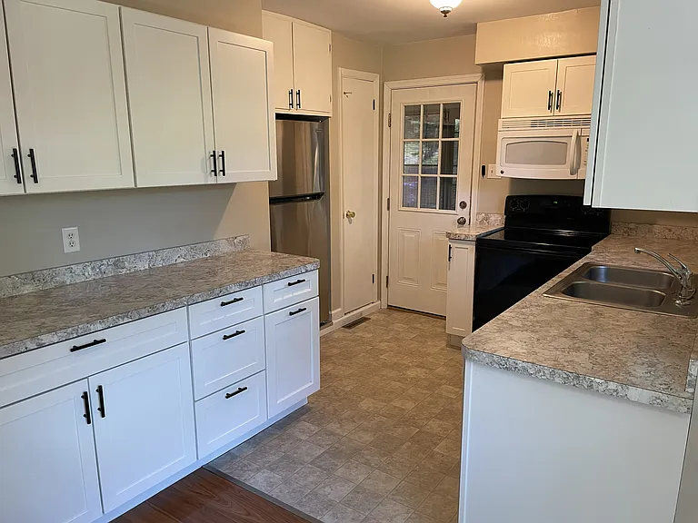 550 Old Orchard Ln — Photo 3