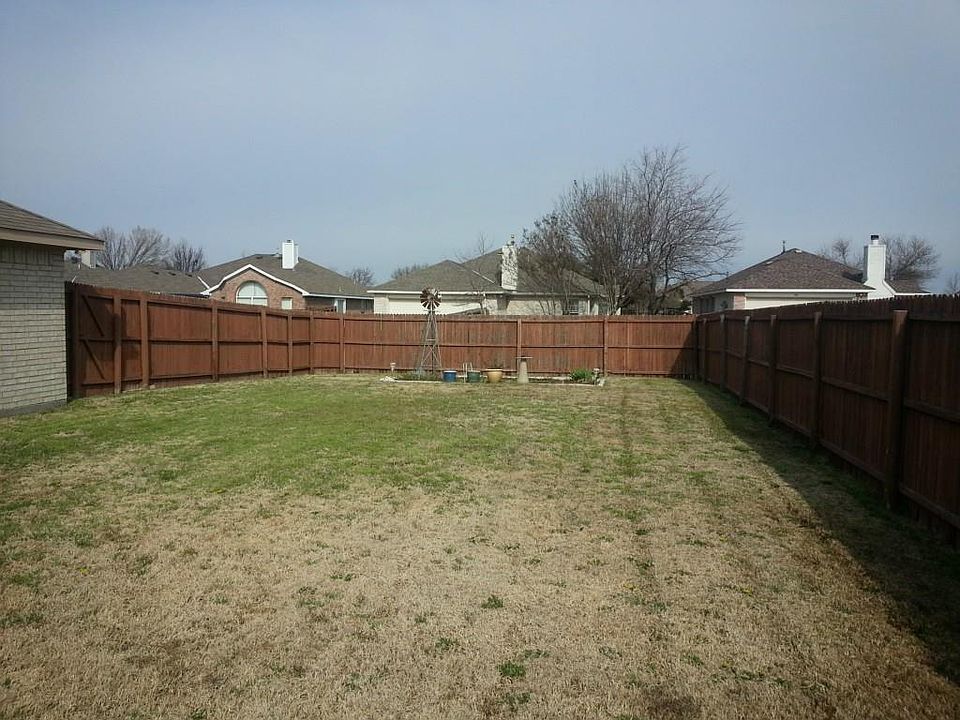 2nd image of 704 Georgetown Dr