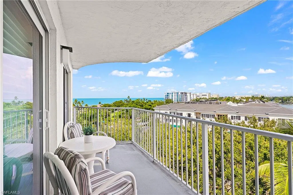 2 bed, 2.0 bath, 900 sqft, $9,500 — Photo 4