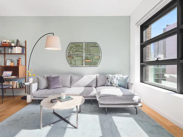 547 West 47th Street image 4 of 31