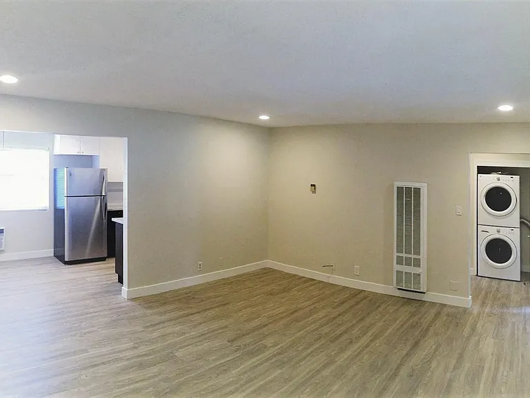 550 N. Fair Oaks Ave — Photo 7