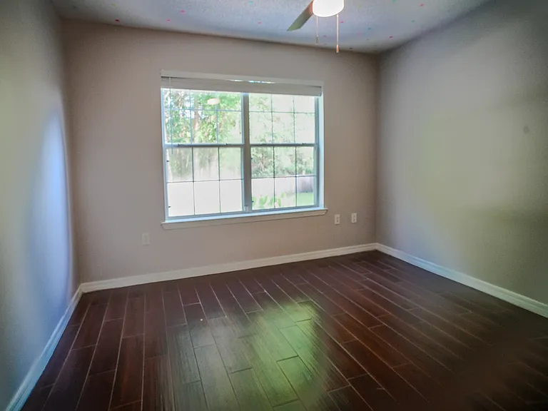 1632 Janet Ln — Photo 10