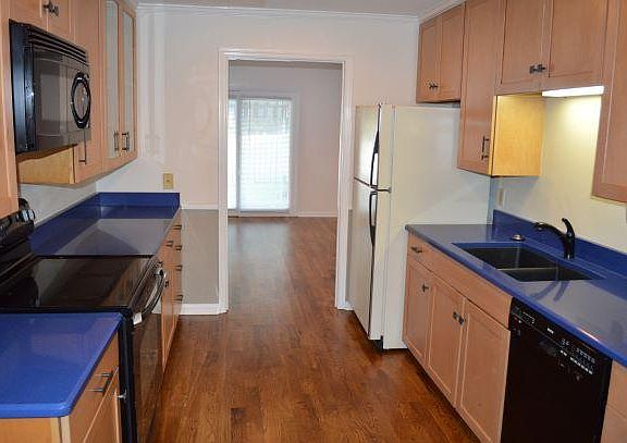 5th image of 2605 Blakemore Ave #B