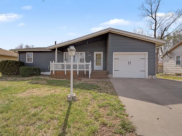 2228 Edward St, Salina, KS 67401