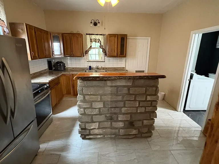 1137 Roosevelt Ave — Photo 5
