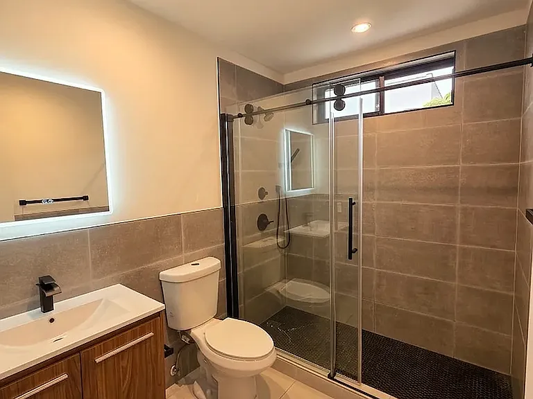 445 E 46th St #1 — Photo 13