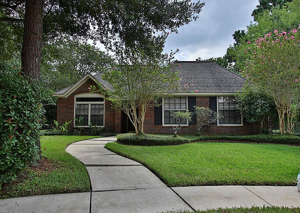 1st image of 15907 Hickory Cove Dr