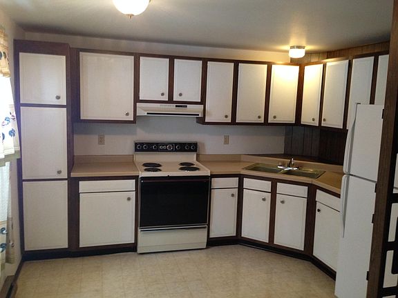 5th image of 352 Stanley Ct APT A