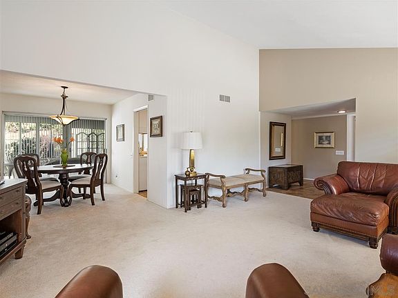 3rd image of 16670 Bernardo Oaks Dr