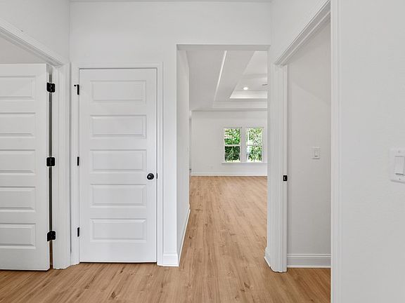 3rd image of 3071 Reynolda Dr
