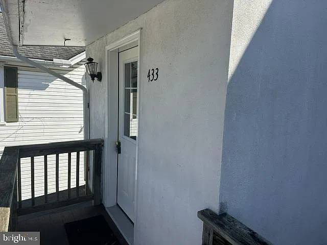 1 bed, 1.0 bath, 1000 sqft, $1,200 — Photo 2