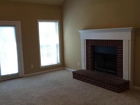 Large Great Room with Vaulted Ceilings