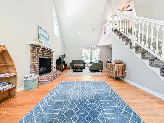 3rd image of 175 Goldfinch Dr