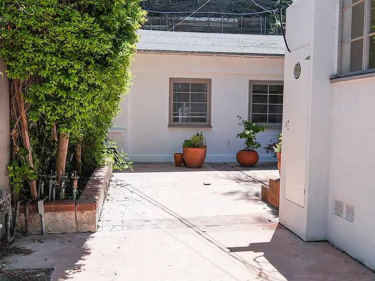 3920 Stansbury Ave — Photo 23