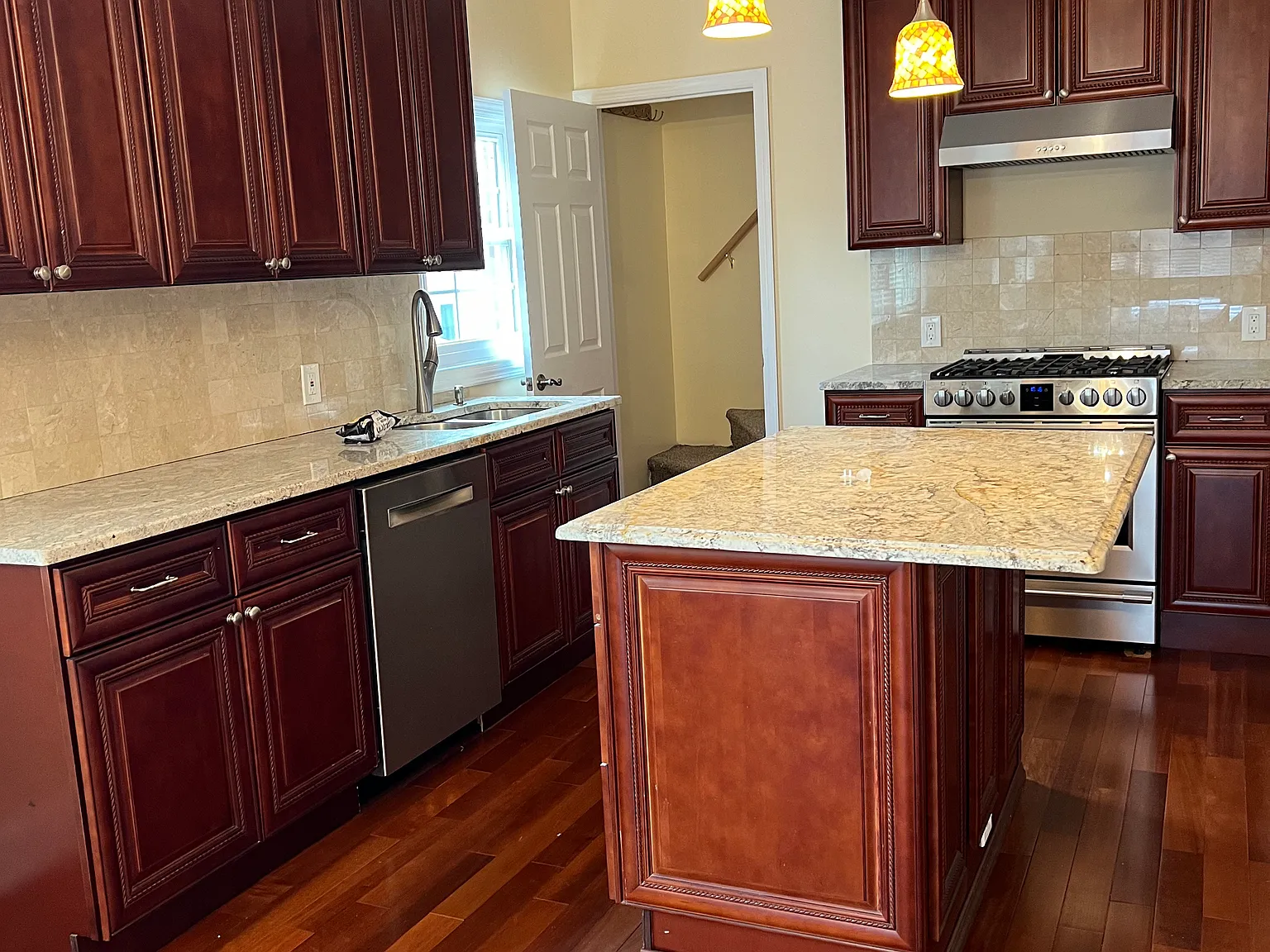 4 bed, $4,600 — Photo 1