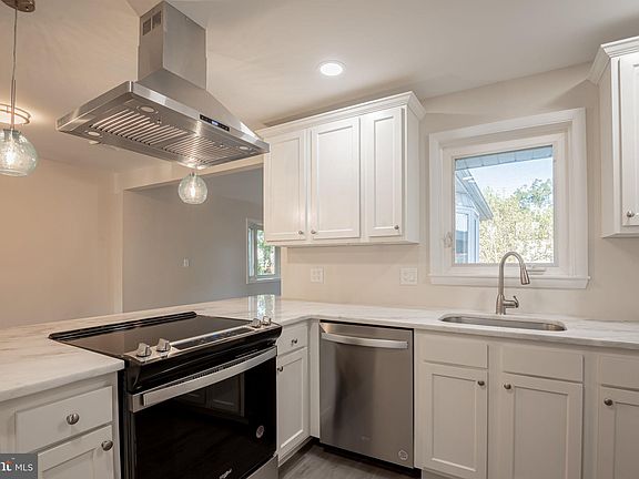 5th image of 1218 Lorrain Ave