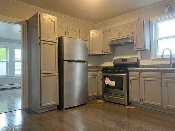 4th image of 270 Tinkham St