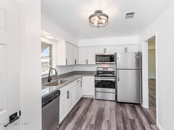 2nd image of 2862 Wanda Dr
