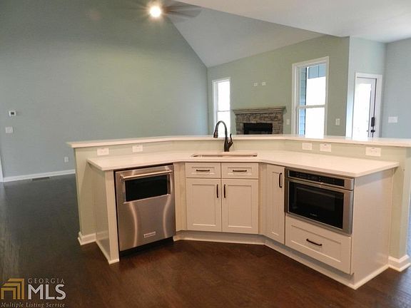 4th image of 13 Greystone Way SE
