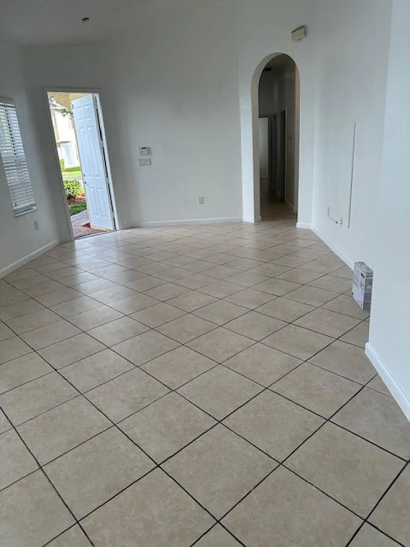 4 bed, 2.0 bath, 1260 sqft, $2,512 — Photo 2