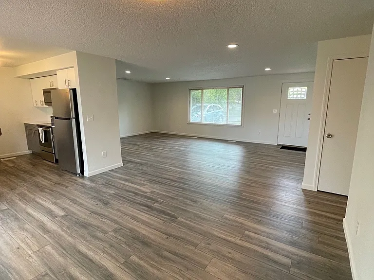 1695 SE Salmonberry Rd — Photo 2
