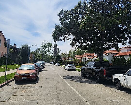5th image of 2806 W 43rd Pl
