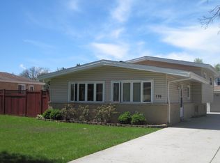 776 N Willow Rd, Elmhurst, IL 60126