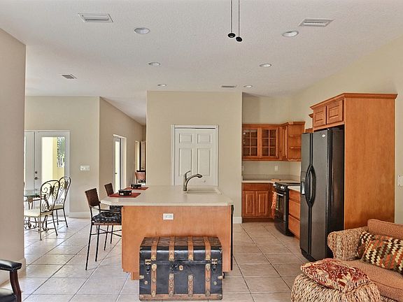 5th image of 1045 26th St