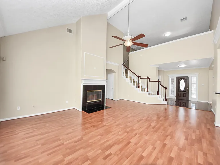 435 Leisure Dr — Photo 10