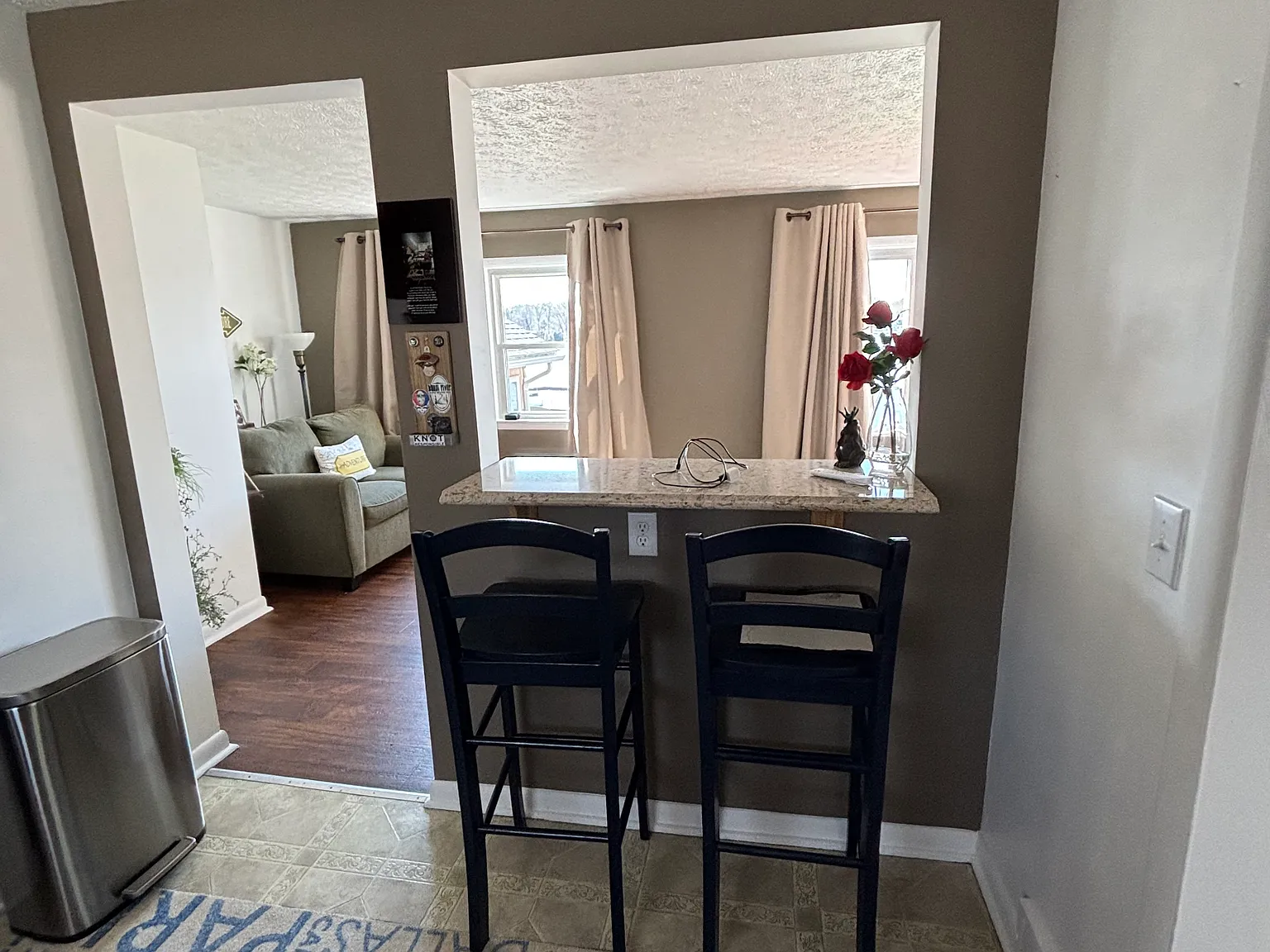 2 bed, 900 sqft, $1,600 — Photo 2