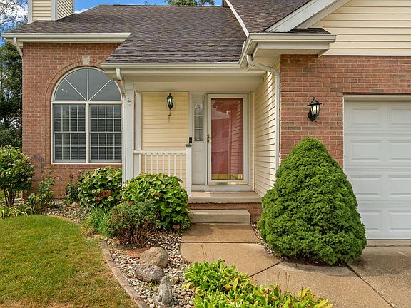 2nd image of 376 Cherry Hills Dr