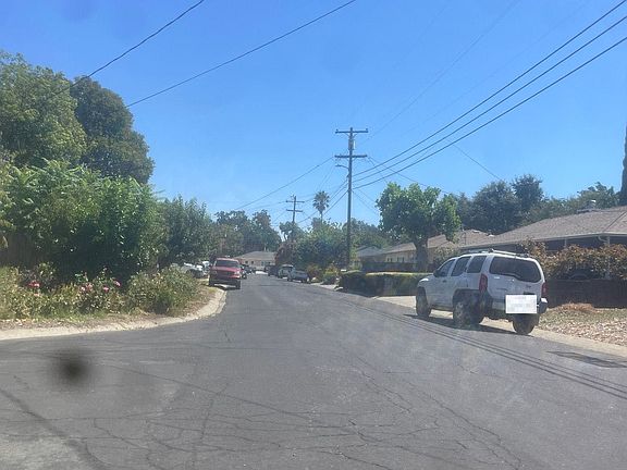 4th image of 1320 Apple Dr