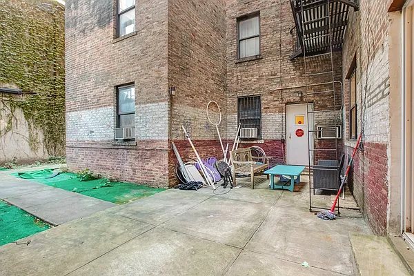 Rented by Creed Realty Group | media 8